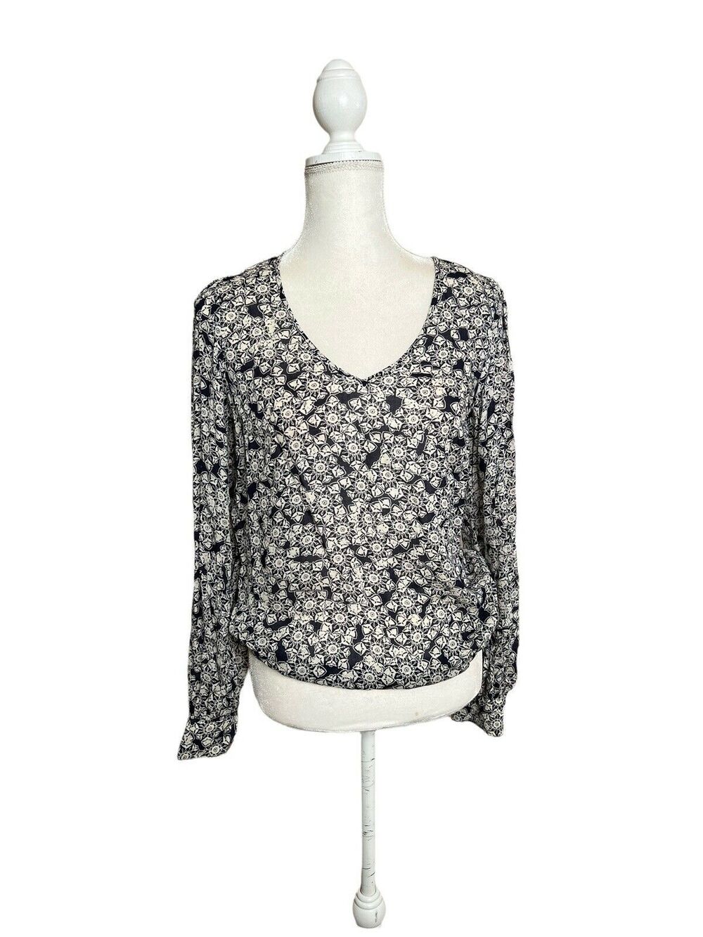 Lucky Brand Floral Print blouse Cuff Sleeve White Blue Size Small v neck